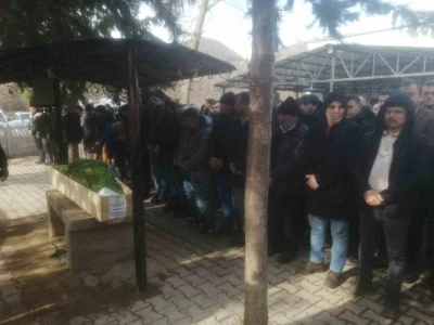 Ordu&rsquo;da oto bakım servisinde &ouml;l&uuml; bulunan 2 gen&ccedil; son yolculuklarına uğurlandı
