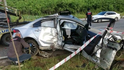 Ordu&rsquo;da otomobil, ağa&ccedil; ve aydınlatma direğini devirdi: 4 yaralı
