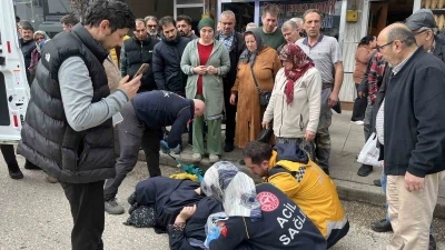 Ordu&rsquo;da otomobilin &ccedil;arptığı yaya yaralandı: Kaza anı kamerada
