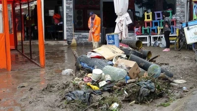 Ordu&rsquo;da sağanak nedeniyle iş yerlerini su bastı, dereler y&uuml;kseldi
