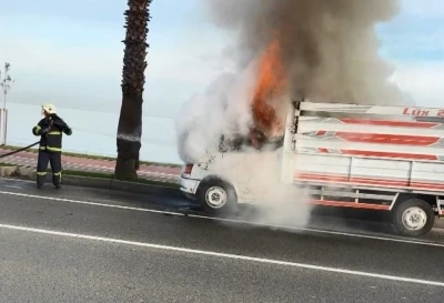 Ordu&rsquo;da seyir halindeki kamyonet yandı
