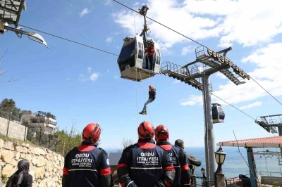 Ordu&rsquo;da teleferik hattında kurtarma tatbikatı
