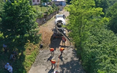 Ordu&rsquo;nun kırsal mahallelerinde beton yol &ccedil;alışmaları
