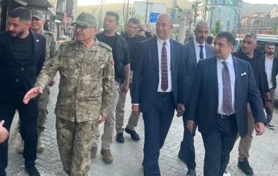 Orgeneral Metin Tokel&rsquo;den Y&uuml;ksekova&rsquo;ya s&uuml;rpriz ziyaret
