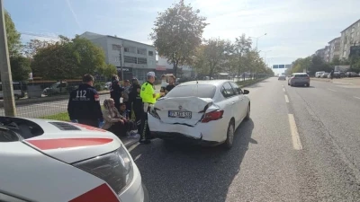 Orhangazi’de faciadan dönüldü: Tırın çarptığı otomobil metrelerce sürüklendi
