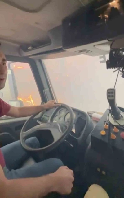 Orman yangınında mahsur kalan orman işçileri o anları görüntüledi
