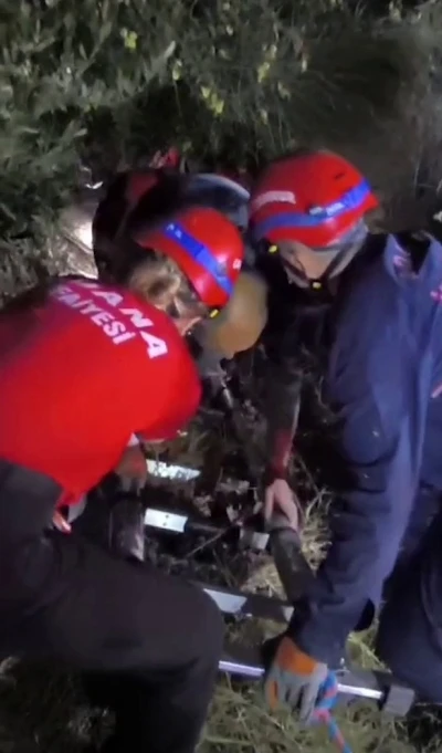 Ormanlık alanda mahsur kalan kişi ekiplerin &ccedil;alışmasıyla kurtarıldı

