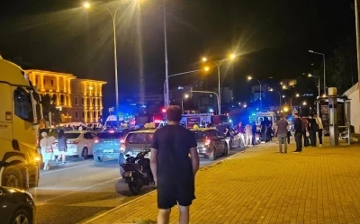 Orta ref&uuml;je &ccedil;arpan otomobil takla attı: 2 yaralı
