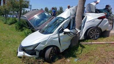 Ortalığı savaş alanına çevirdi: Önce 3 araca ardından sivil polis aracına çarptı: 2 polis yaralı
