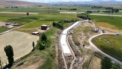Oruçbeyli köyünde taşkın kontrol çalışmaları sürüyor

