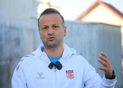 Osman Zeki Korkmaz: &quot;Sivasspor’un hedefi play-off oynamak&quot;
