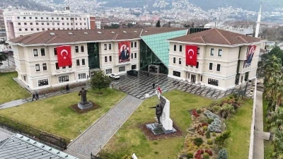 Osmangazi Belediyesi binalarını T&uuml;rk Bayraklarıyla donattı
