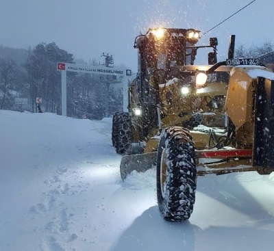 Osmangazi Belediyesi&rsquo;nden karla m&uuml;cadelede kesintisiz mesai
