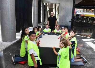 Osmangazi’de çocuklar arkeolojiyi deneyimleyek öğreniyor
