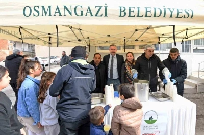 Osmangazi&rsquo;de cuma bereketi vatandaşlarla paylaşıldı
