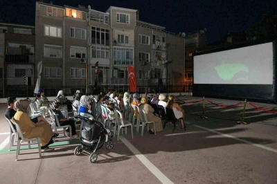 Osmangazi&rsquo;de yaz akşamları a&ccedil;ık hava sinemasıyla şenleniyor
