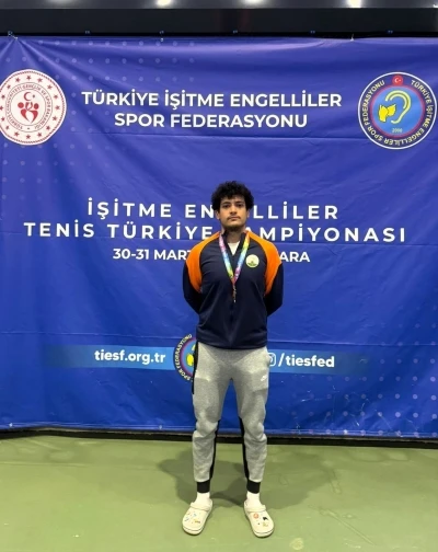 Osmangazi&rsquo;nin şampiyon raketlerinden b&uuml;y&uuml;k başarı
