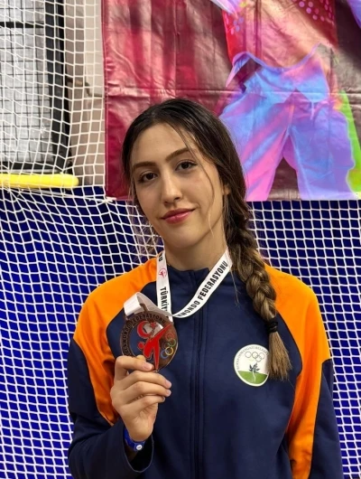 Osmangazili taekwondocudan bronz madalya
