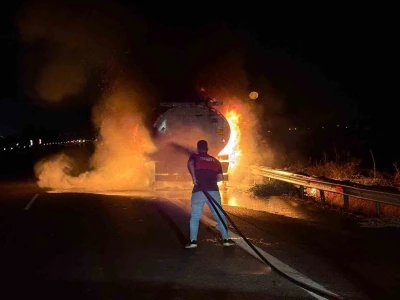 Osmaniye’de akaryakıt yüklü tanker alev aldı
