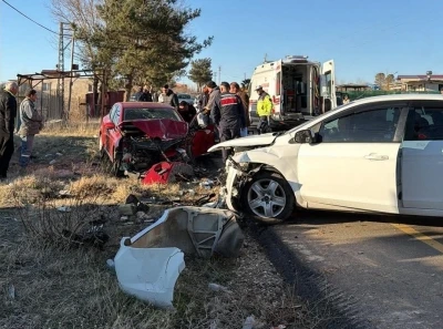 Osmaniye&rsquo;de buzlanma nedeniyle trafik kazası: 2 yaralı
