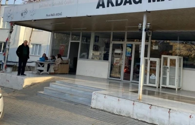 Osmaniye&rsquo;de &ccedil;aldıkları minib&uuml;sle 2 market soydular
