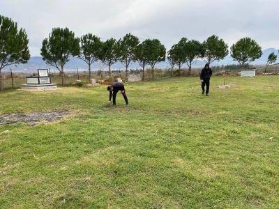 Osmaniye&rsquo;de gen&ccedil;lerden &ouml;rnek davranış: Bayrak yenilendi, &ccedil;eşmeler onarıldı
