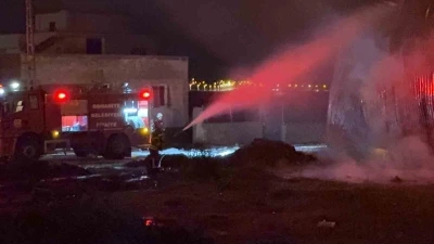 Osmaniye&rsquo;de karton fabrikasında &ccedil;ıkan yangın s&ouml;nd&uuml;r&uuml;ld&uuml;
