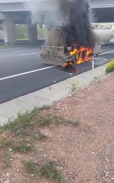 Osmaniye&rsquo;de mazot y&uuml;kl&uuml; tanker alev aldı
