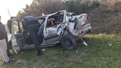 Osmaniye&rsquo;de minib&uuml;s ile otomobil &ccedil;arpıştı: 2 yaralı
