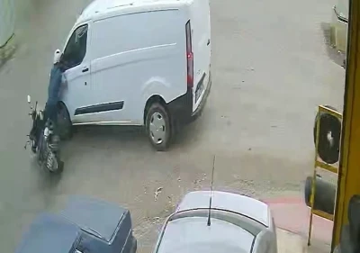 Osmaniye&rsquo;de minib&uuml;sle &ccedil;arpışan motosikletli yaralandı
