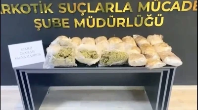 Osmaniye&rsquo;de minib&uuml;s&uuml;n bagajındaki bavuldan uyuşturucu &ccedil;ıktı
