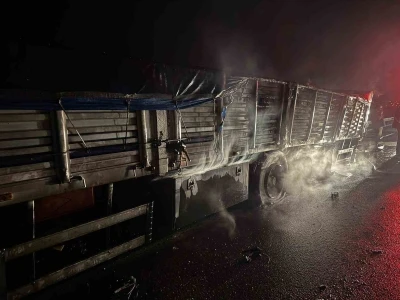 Osmaniye’de mısır yüklü tır alev alev yandı
