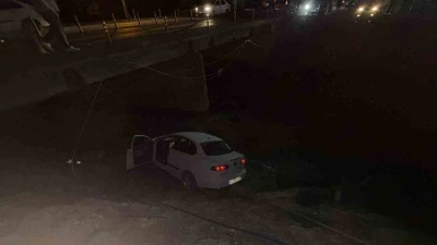 Osmaniye&rsquo;de otomobil k&ouml;pr&uuml;den u&ccedil;tu: 1 yaralı
