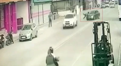 Osmaniye&rsquo;de otomobilin &ccedil;arptığı kadın yaralandı
