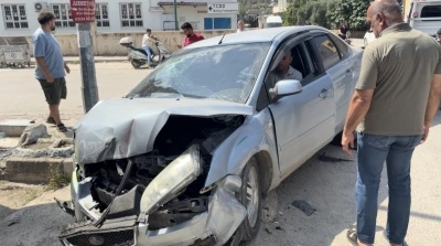 Osmaniye&rsquo;de otomobiller &ccedil;arpıştı: 1 yaralı

