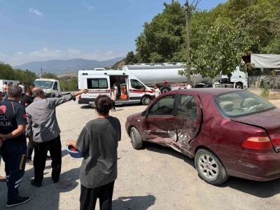 Osmaniye’de otomobillerin çarpıştığı kazada 3 kişi yaralandı
