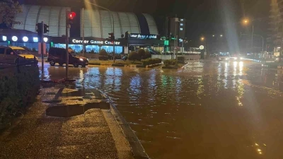 Osmaniye&rsquo;de sağanak yağış hayatı olumsuz etkiledi
