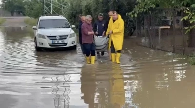 Osmaniye&rsquo;de selde mahsur kalan kadın kurtarıldı
