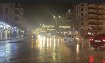Osmaniye&rsquo;de şiddetli yağmur ulaşımı vurdu
