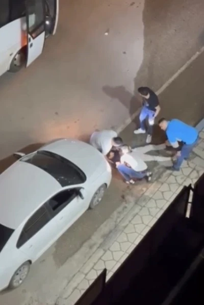 Osmaniye&rsquo;de silahlı saldırı kamerada: 2 kişi yaralandı
