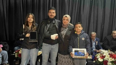 Osmaniyeli depremzedeler evlerine kavuştukları i&ccedil;in mutlu
