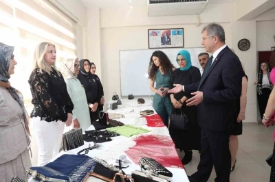 OSMEK kursiyerlerinin eserleri H&uuml;davendigar&rsquo;da sergilendi
