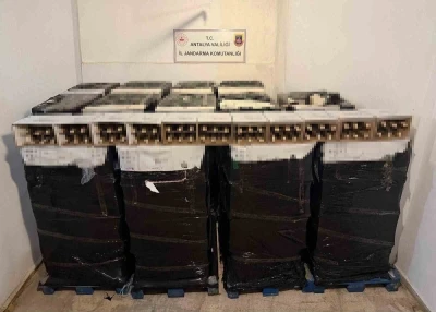 Otele ait depoda 13 bin litre ka&ccedil;ak ve sahte şampanya ele ge&ccedil;irildi
