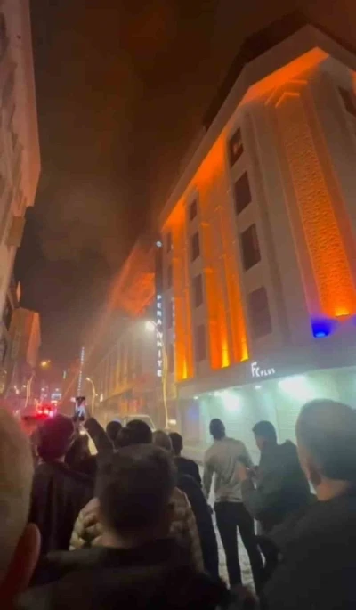 Otelin restoranında korkutan yangın
