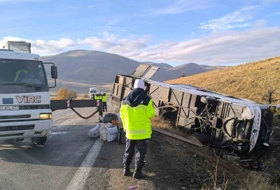 Otobüs kazasında ölenlerin kimlik tespit çalışmaları sürüyor
