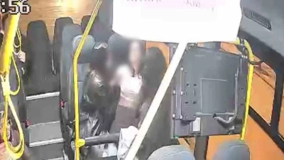 Otob&uuml;s şof&ouml;rlerinin duyarlılığı ara&ccedil; i&ccedil;i kamerasına yansıdı
