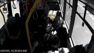 Otobüs şoförü fenalaşan kadın için zamanla yarıştı: O anlar kamerada
