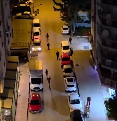 Otob&uuml;se turun&ccedil; fırlattılar
