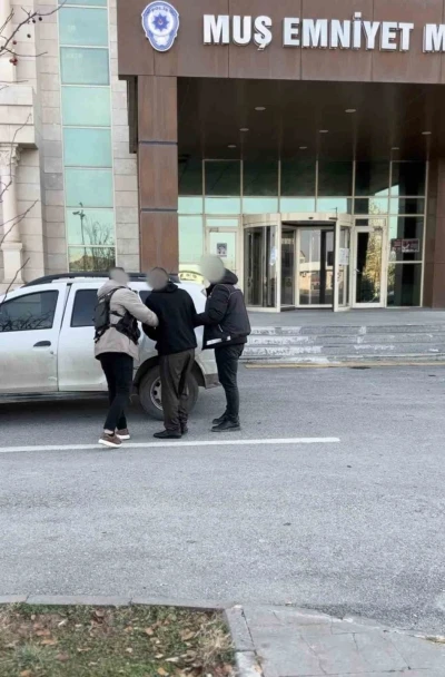 Otob&uuml;ste uyuşturucu sevkiyatına Muş polisi engel oldu: 2 tutuklama
