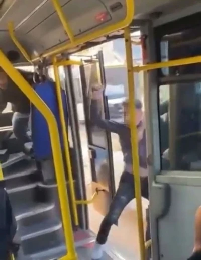 Otobüsteki satırlı saldırgan evinde yakalandı
